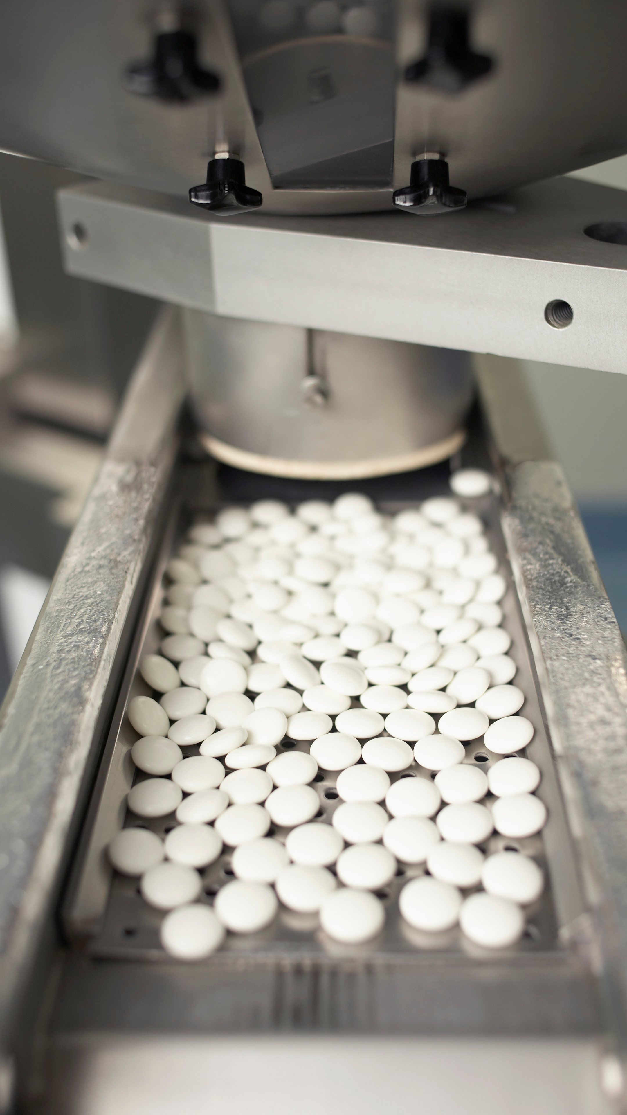 Pharmaceutical tablet manufacturing equipment